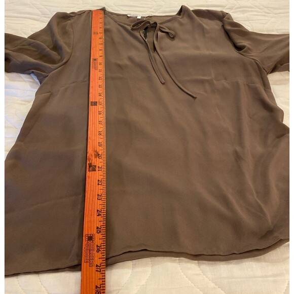 Violet & Claire Blouse Size Large Taupe Brown Bell Sleeves Flowy Classy Chic Top - Picture 9 of 10